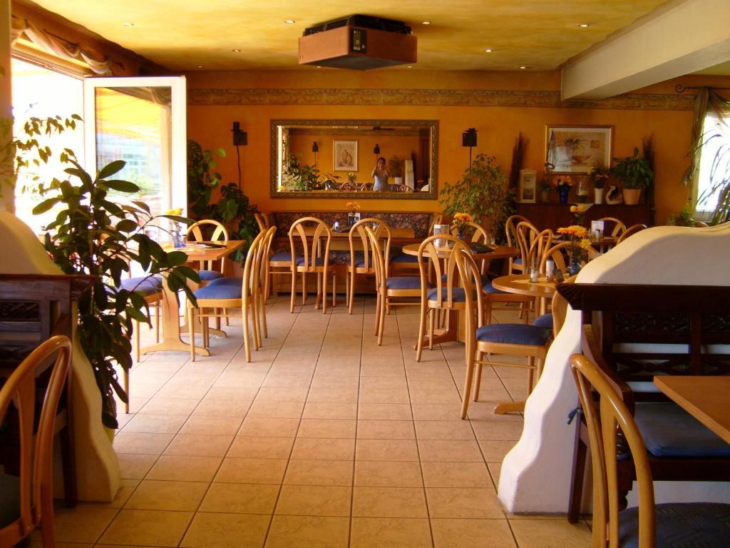 Stadtcafe Pension Grunstadt Exterior photo